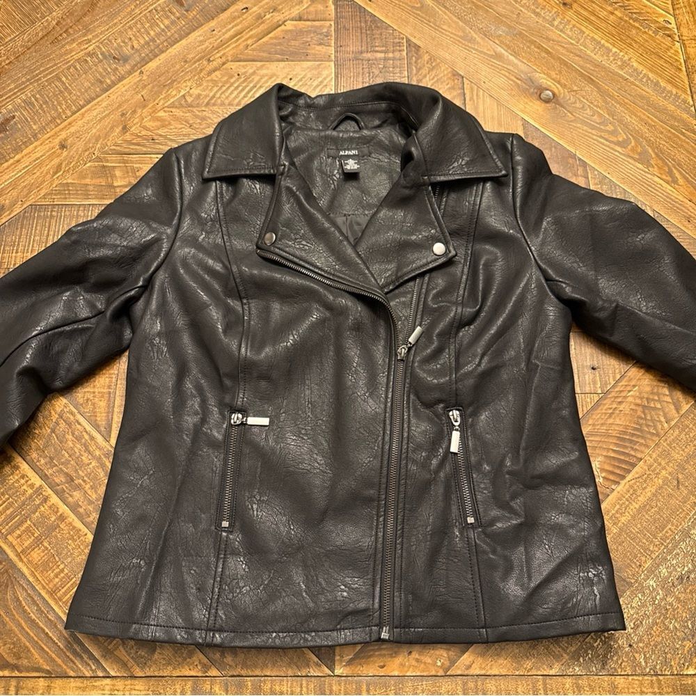 Alfani Women’s Size Small Black Faux Leather Jacket Classic Moto Style - Picture 3 of 7